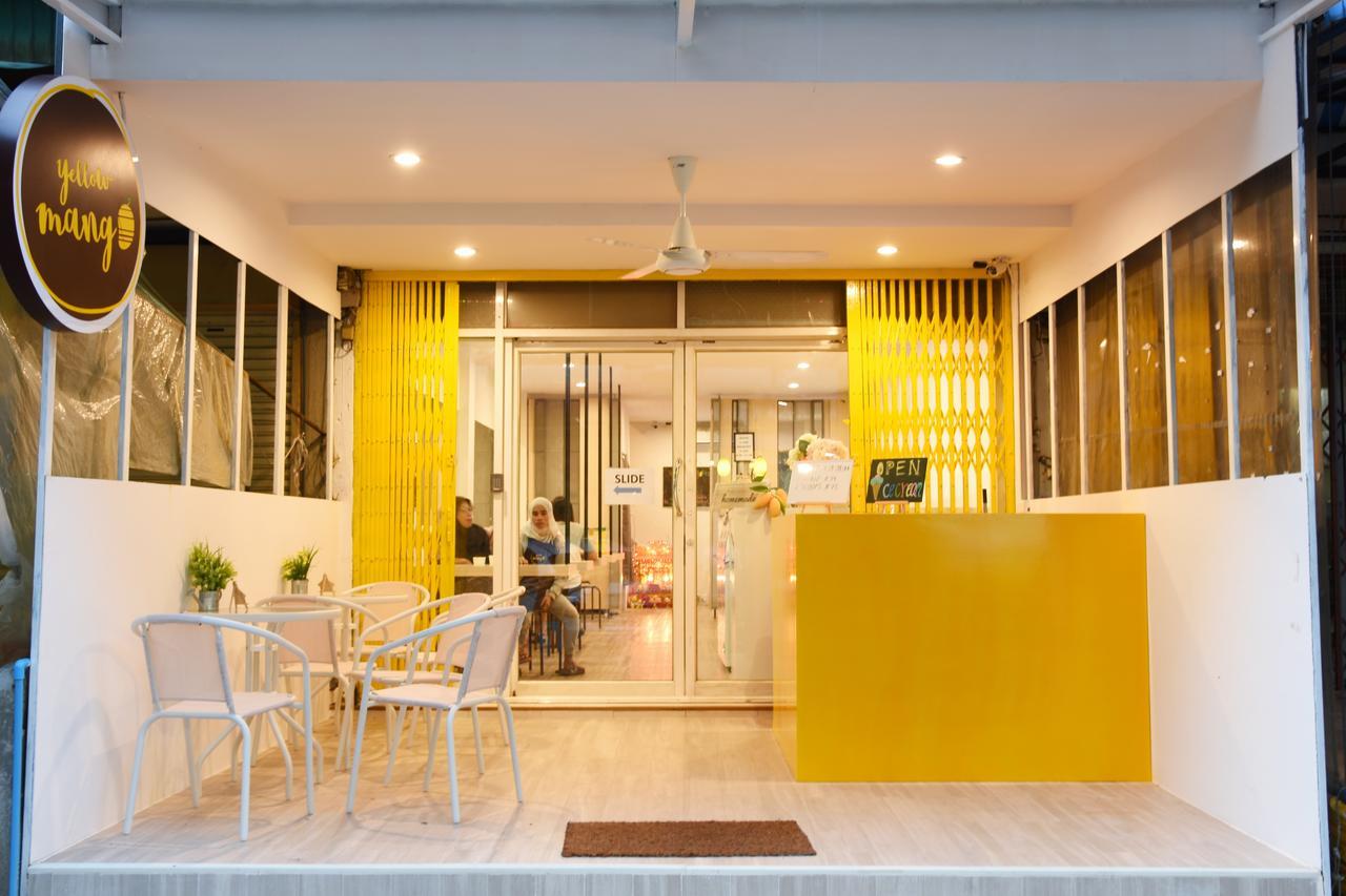 Yellow Mango Hostel Bangkok Exteriör bild